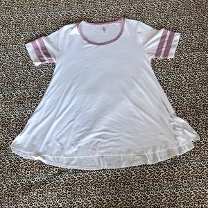 White and pink perfect T